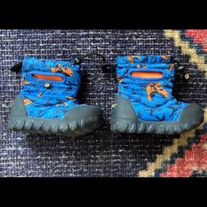 Toddler Bogs® Kids B-Moc Snow Cool Dinos snow boots. Toddler Size 6.